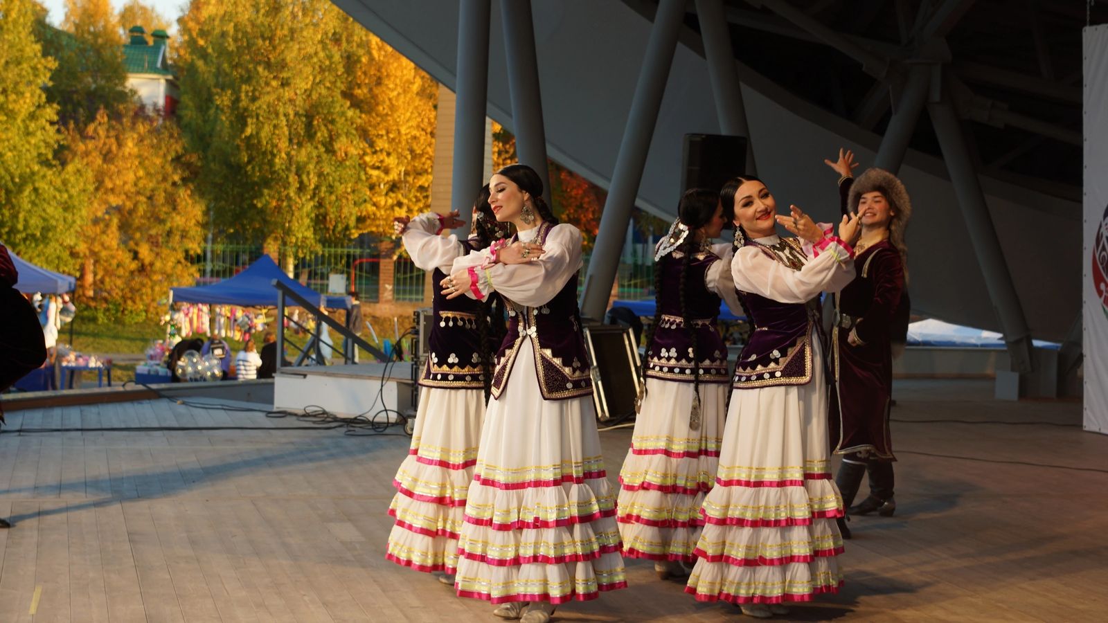 Артисты ансамбля «Мирас» выступили на фестивале культур коренных народов мира «Сияние Севера»